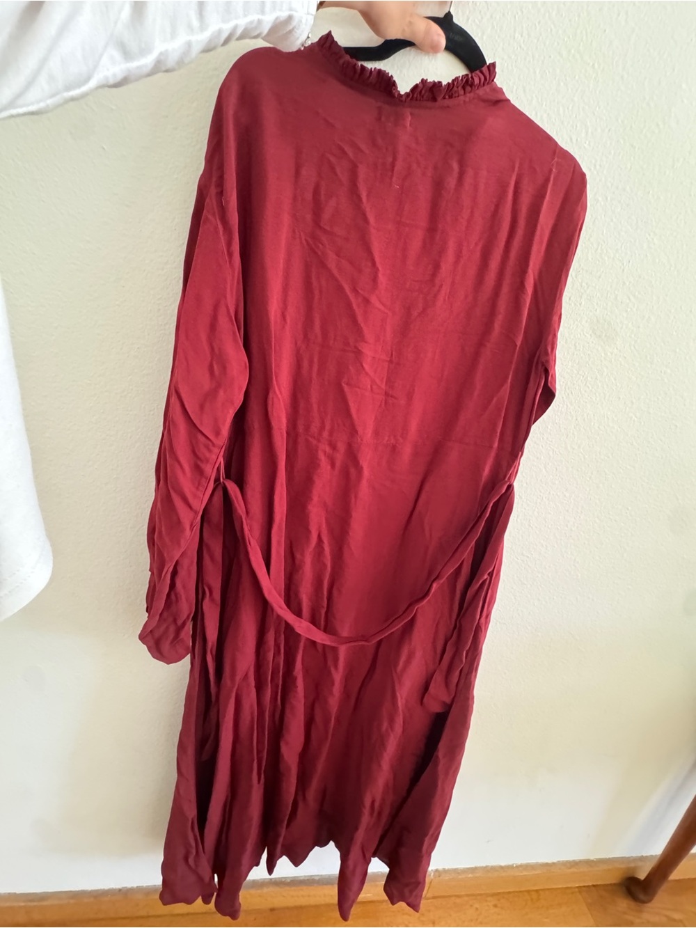 Women's Maxi Tie-Waist Long Sleeve Dress - Red - Picture 4 of 4